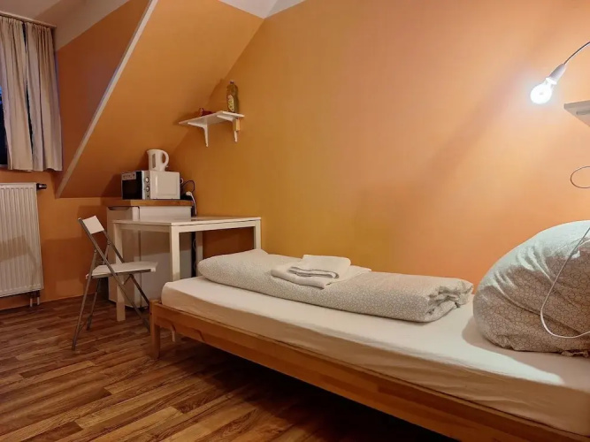 2-Rent Group Hostel Rooms AUB162