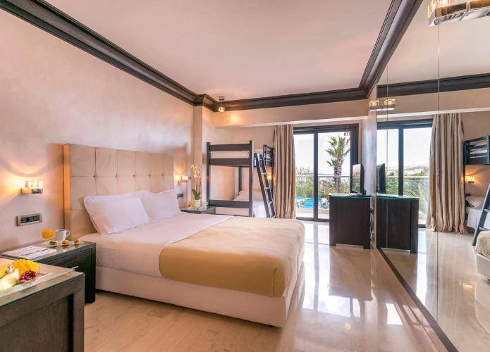 Quadruple room with sea view