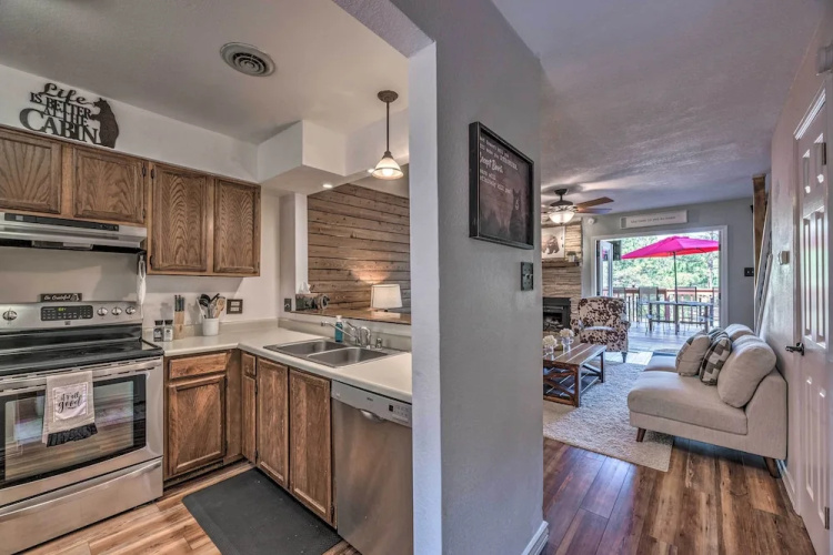 Updated Ruidoso Mountain Escape w/ Deck & Balcony!