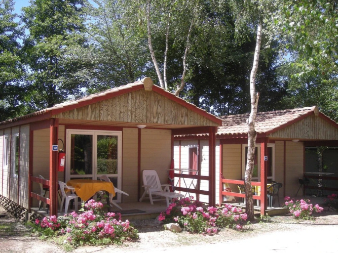 Camping Les Lacs de Courtes - Gîtes