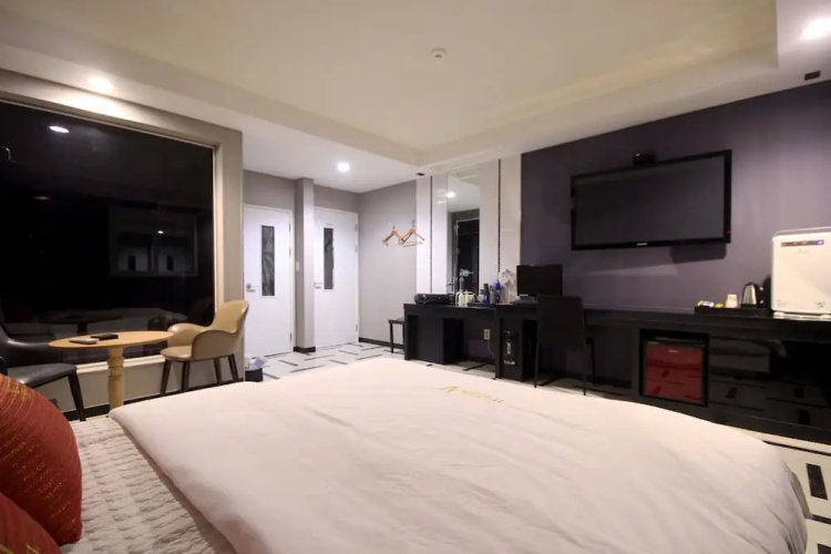 Changwon Myeongseodong Hotel V
