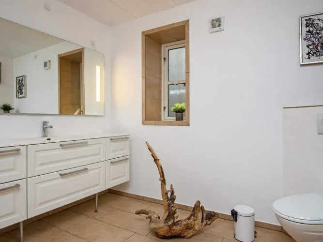 Panoramic Retreat by Water
