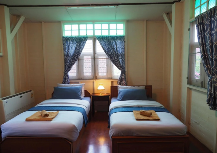 24 Samsen Heritage House