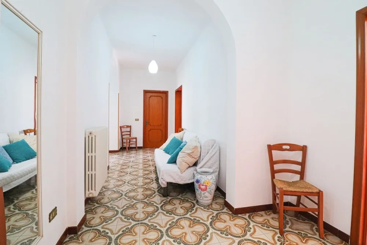 4 Bedrooms Cottage with balcony