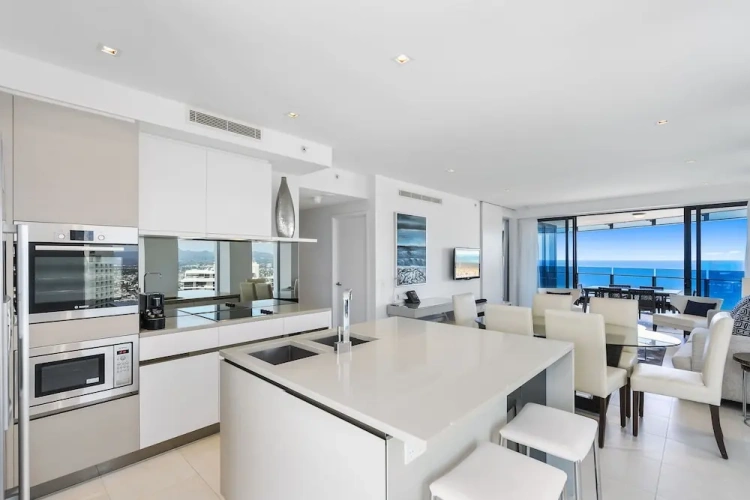 3 Bedrooms Executive Apartment with balcony and with ocean view