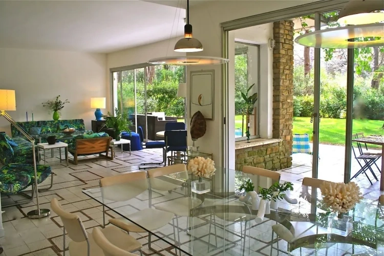 5 Bedrooms Villa