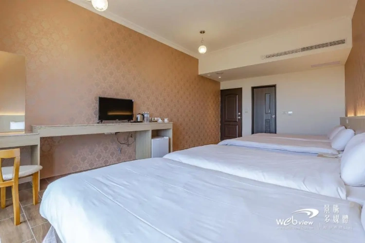Standard Quadruple room with garden view