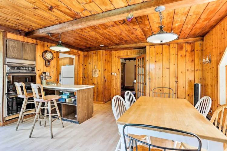 Wawayanda House on 62 Acres - Multiple Fireplaces!