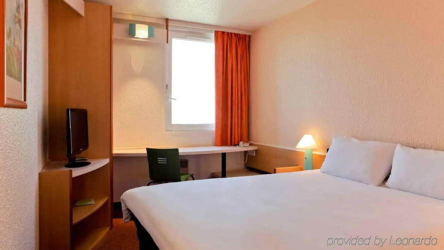 ibis Lyon Est Bron