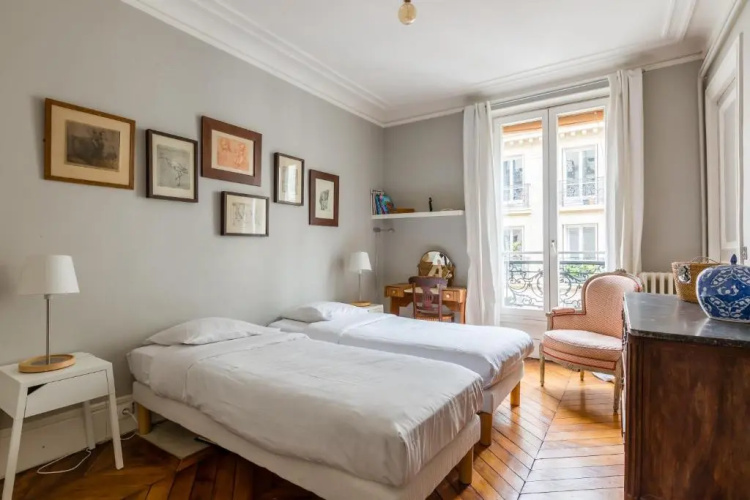 Veeve - Muted Beauty in Batignolles
