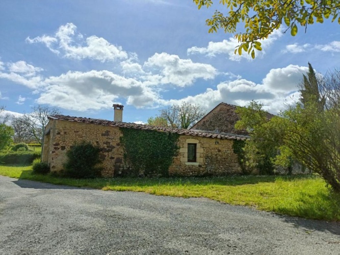 3 Bedrooms Cottage
