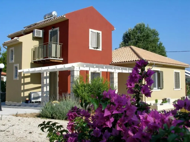 2 Bedrooms Villa