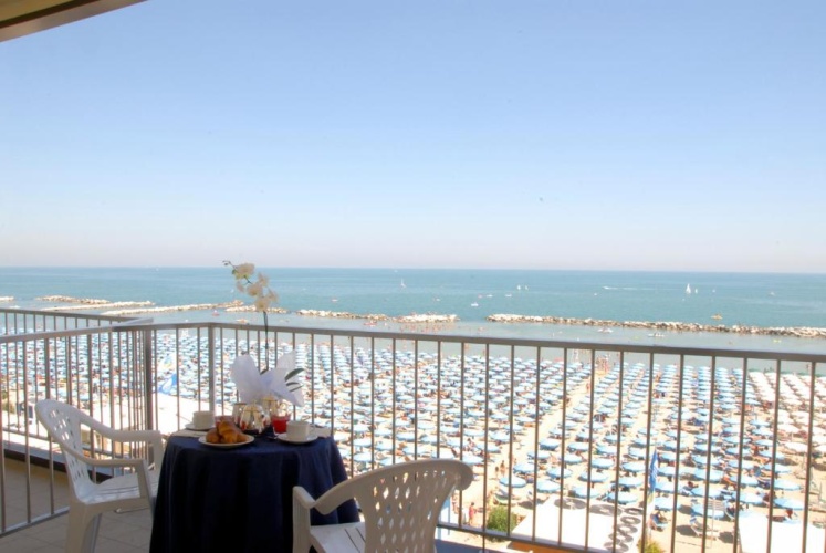 Deluxe Triple room seafront