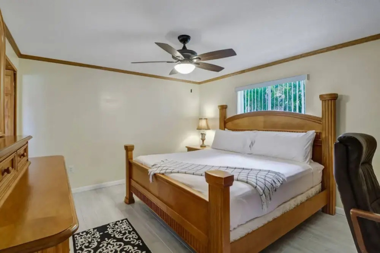 228 Bay Shore Dr
