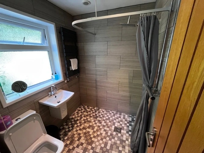 2 Bedrooms Bungalow