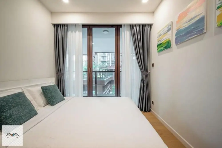 1 Bedroom Apartment with balcony and with city view
