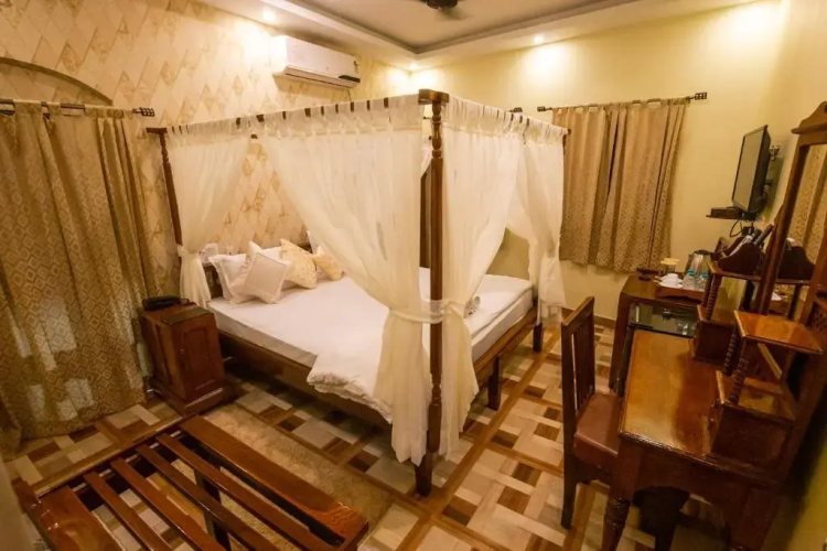 Hotel Cecil