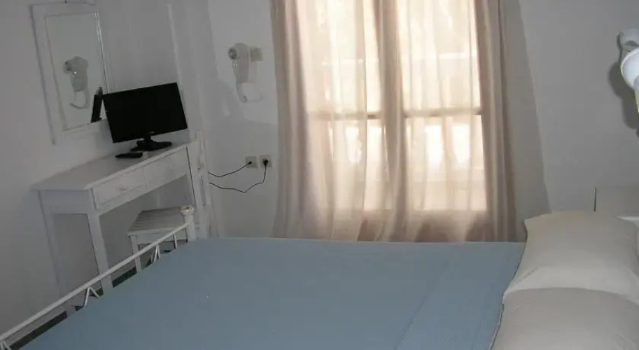 Finikas Santorini