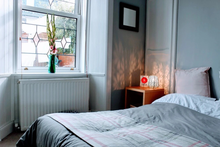 2 Bedroom House Near Leith Area