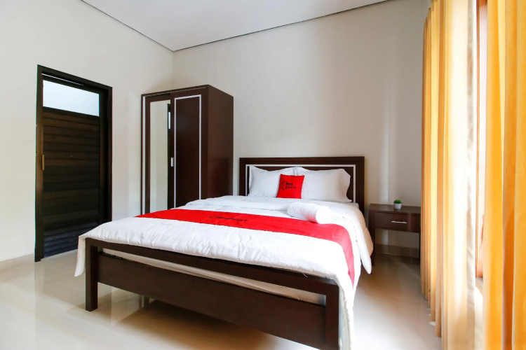 RedDoorz @ Jalan Palagan