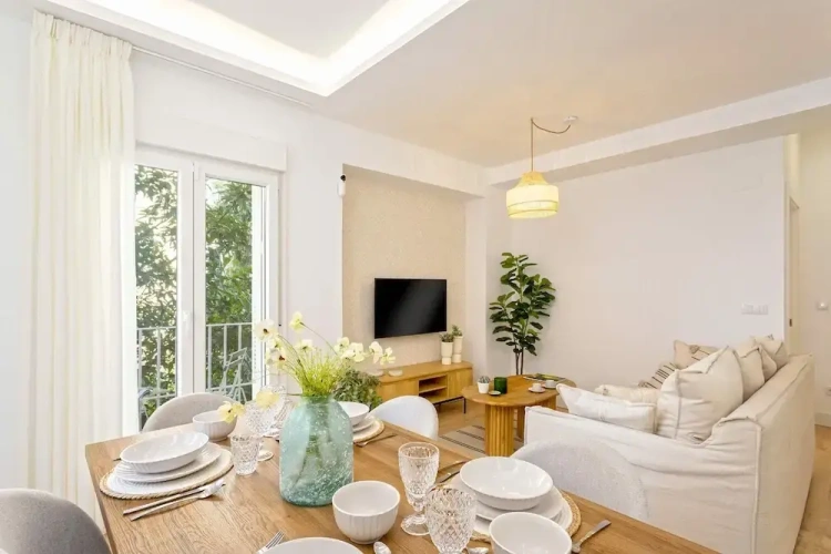 3 Bedrooms Apartment