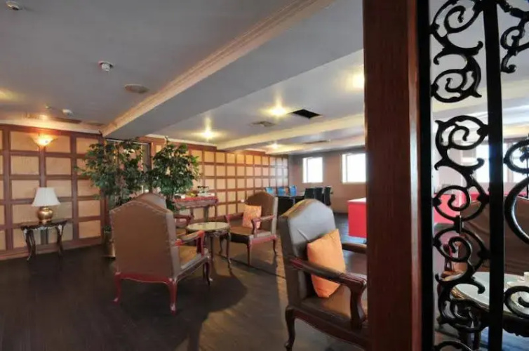 Long LuHotel