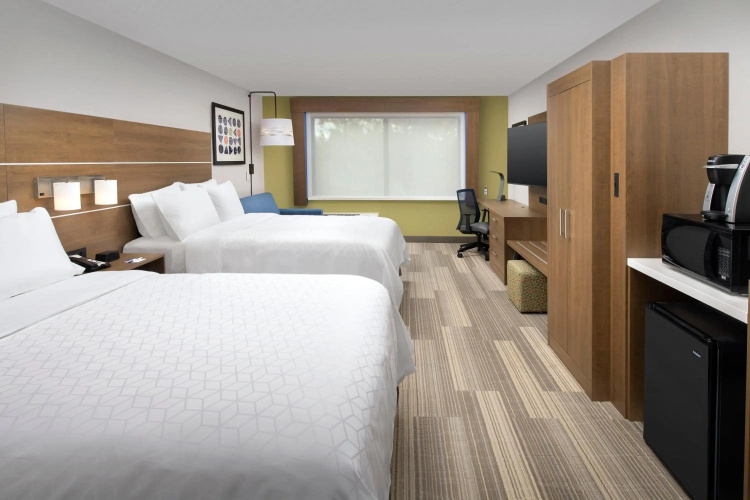Holiday Inn Express & Suites North Brunswick