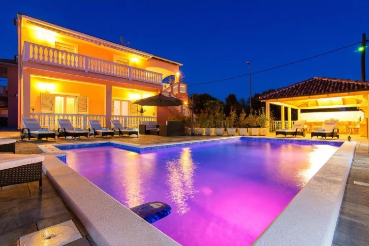 6 Bedrooms Cottage
