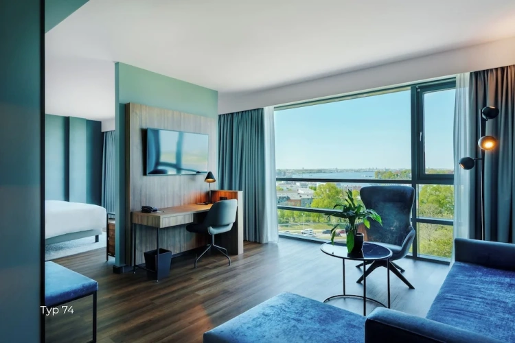 Junior Suite with harbour view