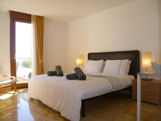 21387 - Fine Duplex Apartment – Near Beach
