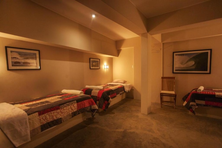 Standard Triple room