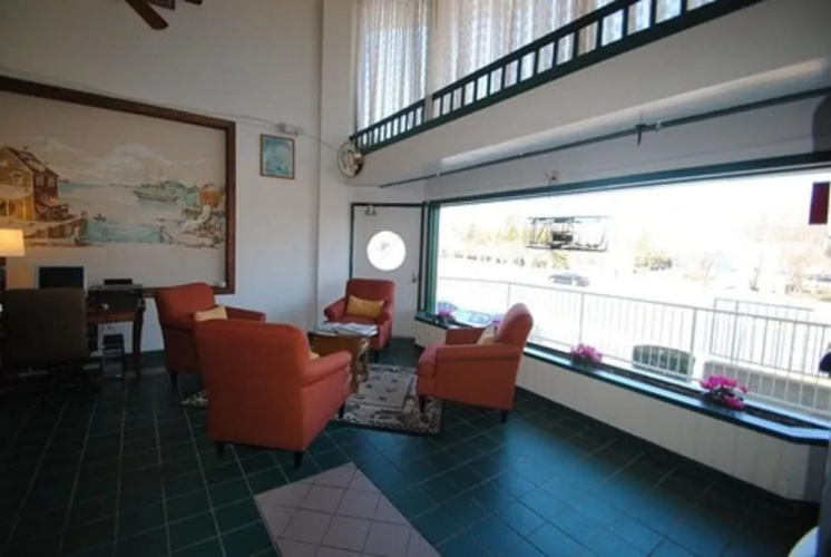 Lee High Inn