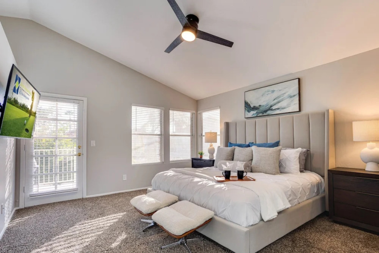 73rd Glendale 4 Bedroom Home by RedAwning