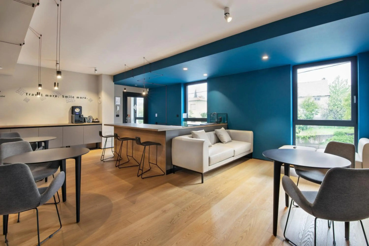 Four Room Otel