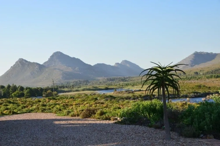 2 Bedrooms Standard Family room with mountain view