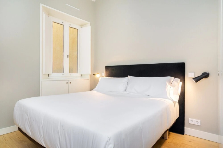 LS48 Prime Location Upscale Apartment