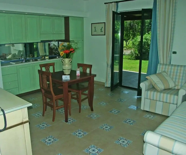Standard Family room with garden view