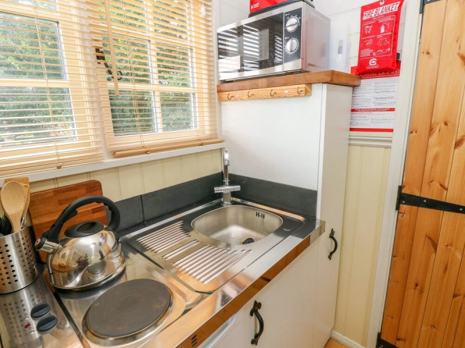 Shepherds Hut - The Hurdle