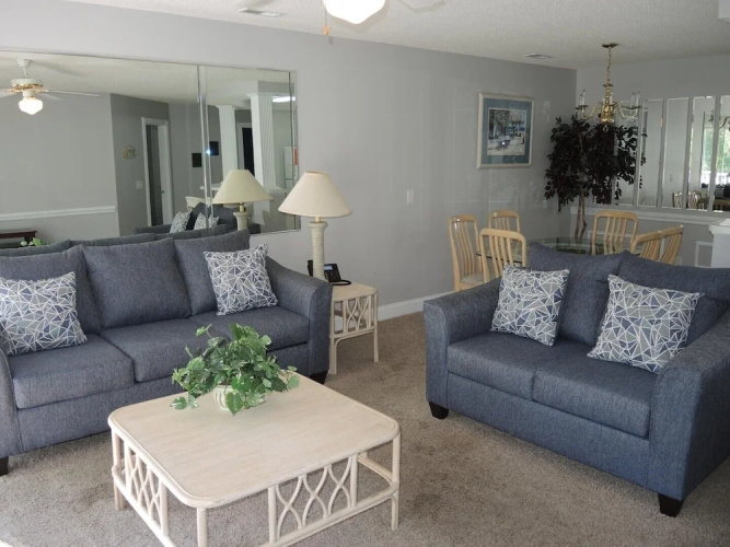 1005m 1 Bedroom Condo by RedAwning