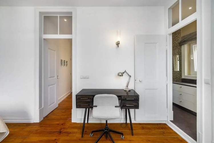 Central 1-Bed W/ River Views Great For D Nomads & R Workers