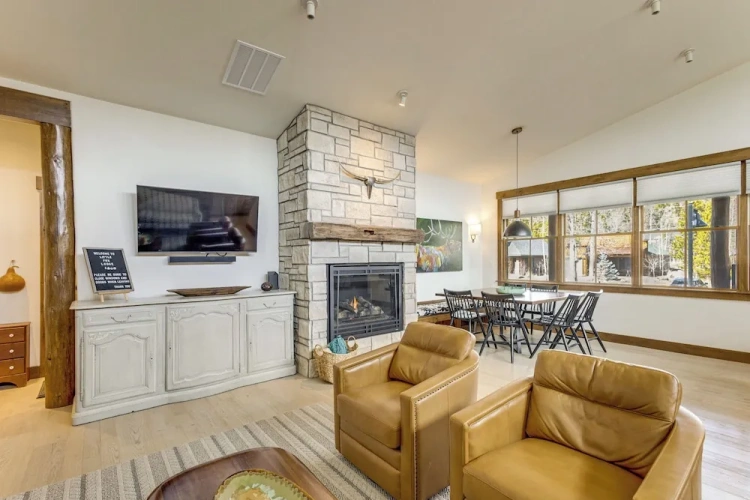 4 Bedrooms Cottage