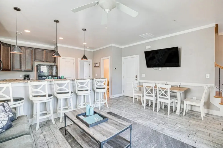 Walk to Shore: Myrtle Beach Home w/ Pool Access!
