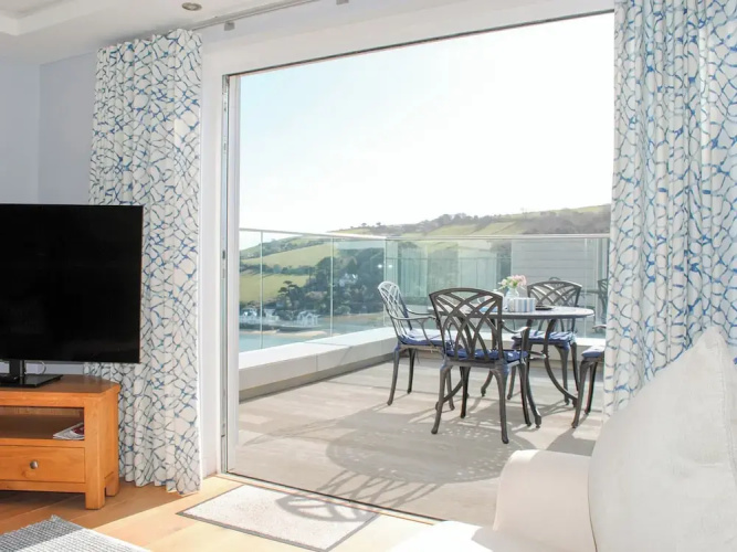 3 Hamstone Court