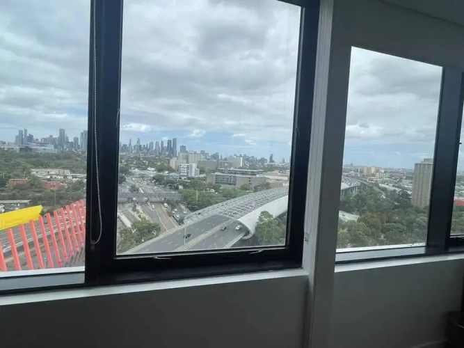 Amazing City Views on 18th Floor With car Park