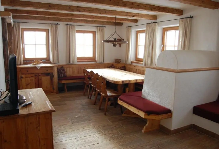 5 Bedrooms Cottage