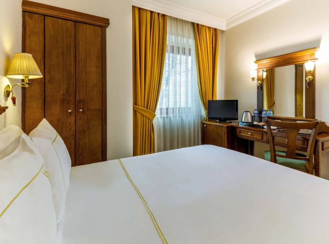 Hotel Golden Crown
