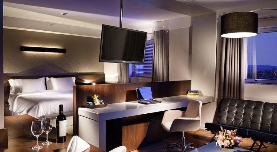 Delmond Hotel