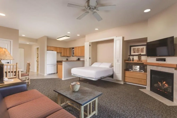 2 Bedrooms Apartment