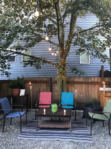 Central 2 bedroom unit with 3 beds and 3 large TVs
