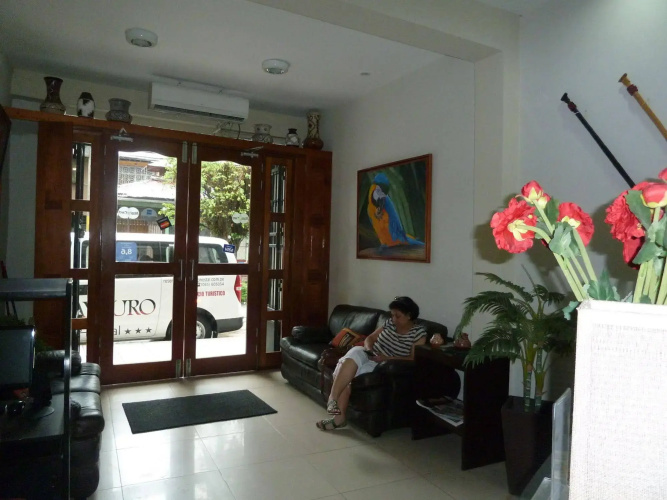 Huayruro Hostal